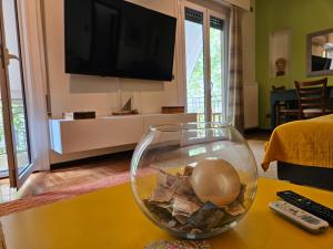 Μια τηλεόραση ή/και κέντρο ψυχαγωγίας στο 3 bedder condo in Ilisia, Megaro Mousikis