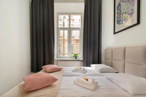Llit o llits en una habitació de Ground Floor Family Apartment