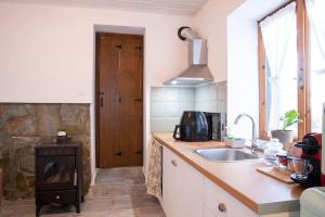 Kuchyň nebo kuchyňský kout v ubytování Alexandras guesthouse