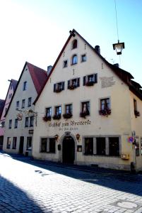 Budova, kde se hotel nachází + 25 fotografií