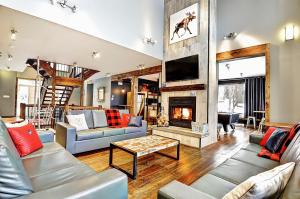 a living room with a couch and a fireplace at The Big Jack Chalet 33 Chemin Blanc by Les Chalets Alpins in Stoneham