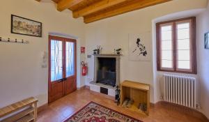a living room with a fireplace and a wooden door at CAV MOTTENO in Mandello del Lario