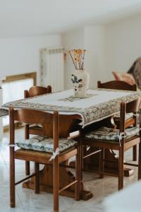 a table and chairs with a vase on top of it at Sguardo sul mare in Petacciato