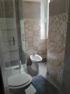 a bathroom with a toilet and a sink at Civico 10 II in Sassari