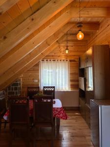 a dining room with a table in a wooden room at Shtepi Druri Arber in Voskopojë