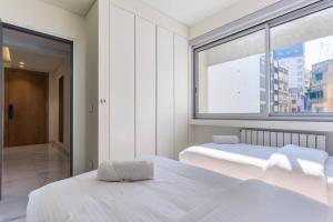 Ένα ή περισσότερα κρεβάτια σε δωμάτιο στο Santiago Duplex in Ashrafieh +21 φωτογραφίες
