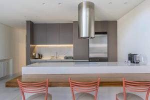 Η κουζίνα ή μικρή κουζίνα στο Santiago Duplex in Ashrafieh