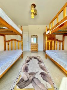 Postel nebo postele na pokoji v ubytování Spacious 5BR Cozy Beachfront Villa - Stunning Views