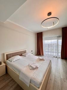 Giường trong phòng chung tại Casa Del Mar Lamera Residence