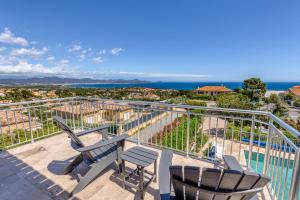 Fotografia z galérie ubytovania Stunning Sea View Cote d'Azur Villa - Rives d'Or v destinácii Fréjus