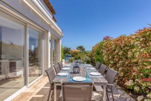 Fotografia z galérie ubytovania Stunning Sea View Cote d'Azur Villa - Rives d'Or v destinácii Fréjus + 37 fotografií