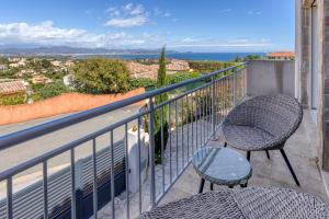Fotografia z galérie ubytovania Stunning Sea View Cote d'Azur Villa - Rives d'Or v destinácii Fréjus