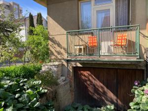 Balkón nebo terasa v ubytování Spacious apartment - free parking!