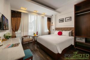 Postel nebo postele na pokoji v ubytování Victory Legend Hotel - In Hanoi Central