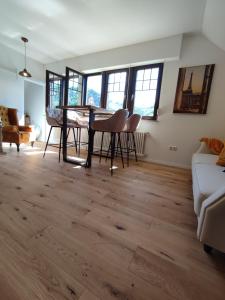a living room with a table and chairs at Villa Schöneck Bad Münster in Bad Kreuznach +4 photos