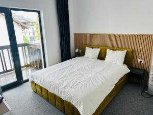 Postel nebo postele na pokoji v ubytování GRAND Caciulata + 37 fotografií