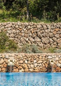 Bazén v ubytování Finca Ses Curtanetas nebo v jeho okolí