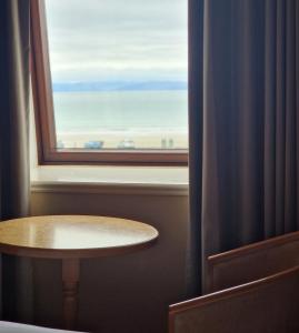 Ein allgemeiner Meerblick oder ein Meerblick von des Hotels aus