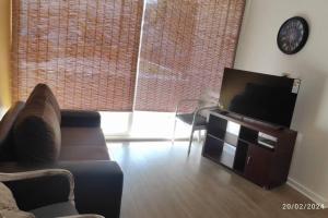 TV a/nebo společenská místnost v ubytování Recien acondicionado departamento en La Serena,-Mínimo 3 noches