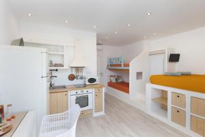 a small kitchen with a bed in a room at Bella Vista Mare in Moutsouna Naxos