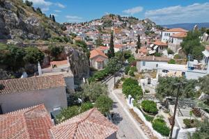 Gallery image of Douskos Citrus Apartments in Hydra
