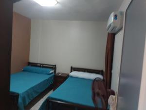 Ένα ή περισσότερα κρεβάτια σε δωμάτιο στο شاليه رائع أرضي بحديقه مارسيليا بيتش 1 Elegant Ground Chalet with Garden Marselia Beach 1