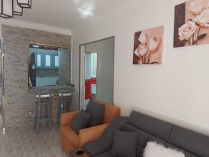 Χώρος καθιστικού στο شاليه رائع أرضي بحديقه مارسيليا بيتش 1 Elegant Ground Chalet with Garden Marselia Beach 1