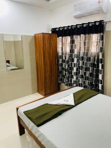 Postel nebo postele na pokoji v ubytování Asian Nest Serviced Apartments