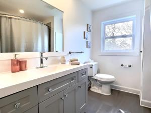 ห้องน้ำของ Domaine du Sous-Bois Condo complet +30 ภาพ