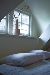 Ένα ή περισσότερα κρεβάτια σε δωμάτιο στο WetterLoft - Luxe appartement met aanlegsteiger en terras