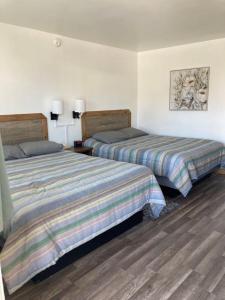 Кровать или кровати в номере John Day Motel