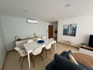 a living room with a white table and chairs at Apartamento Lux 1882 in Figueira da Foz