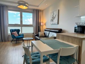 Televízia a/alebo spoločenská miestnosť v ubytovaní Apartament nad morzem BAY VIEW