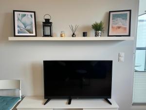 Televízia a/alebo spoločenská miestnosť v ubytovaní Apartament nad morzem BAY VIEW
