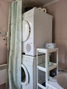 Fotografie z fotogalerie ubytování Charmigt äldre hus, laddbox 22 kw, 5 bil-minuter till bad v destinaci Strömstad