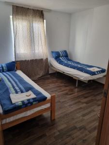 Een bed of bedden in een kamer bij BIANCA LuX