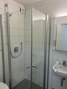 Koupelna v ubytování Fremdenzimmer Pisarevic Gasthof Hirsch