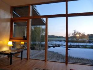 a room with a large window with a view of a snow covered field at Toad 5 on the Soederbring in Waddeweitz