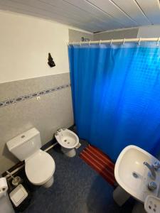 Ένα μπάνιο στο Cabañas Lujan +4 φωτογραφίες