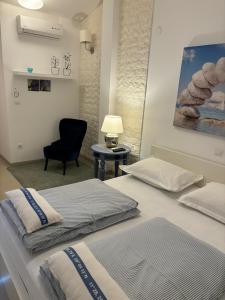 two beds in a room with a desk and a chair at Apartment Milena in Drasnice