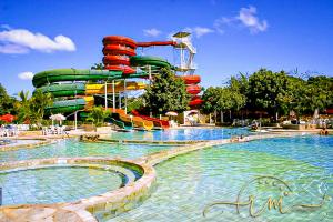 Bazén v ubytování Spazzio diRoma RM Hospedagem com Acesso Acqua Park/Splash nebo v jeho okolí