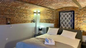 a bedroom with a bed with a towel on it at LAWENDOWE NOCOWANIE Zdrojowa 9 lokal 1B in Kudowa-Zdrój