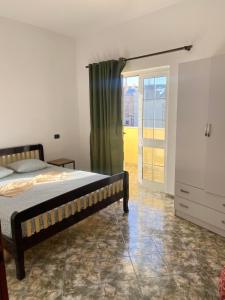 Postelja oz. postelje v sobi nastanitve Tirana Apartment