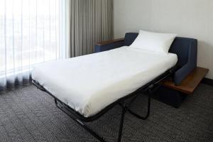 Courtyard by Marriott Montreal Laval客房内的一张或多张床位