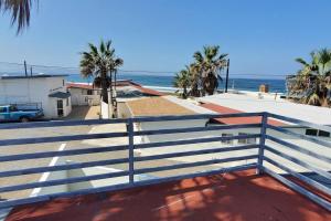 Balkon atau teras di CASA COLIBRI - BEACH LIVING AT ITS BEST