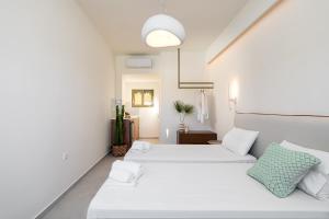 Säng eller sängar i ett rum på Little Corfu