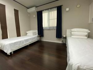 מיטה או מיטות בחדר ב-名古屋车站整租度假House可停两台车生活便利