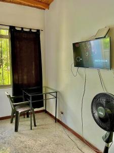 TV a/nebo společenská místnost v ubytování Casa Hotel Impacto