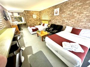 Ruang duduk di Eildon Lake Motel