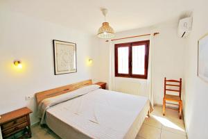 Posteľ alebo postele v izbe v ubytovaní Kathrin - beautiful little house in pretty grounds with lovely views in Benissa
